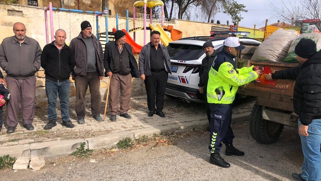 Yozgat'ta jandarma vatandaşları bilgilendiriyor