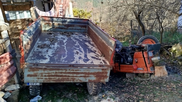 Karabük'te devrilen traktörün sürücüsü yaralandı