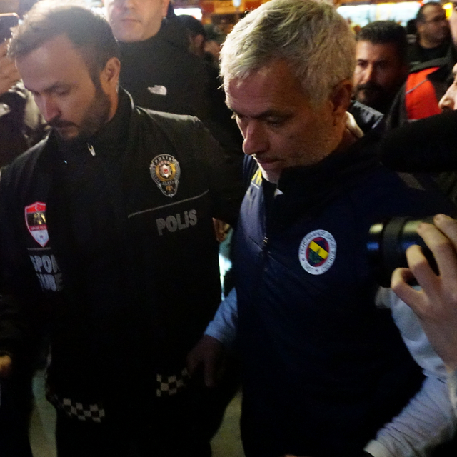 Fenerbahçe kafilesi, Kayseri'de coşkuyla karşılandı