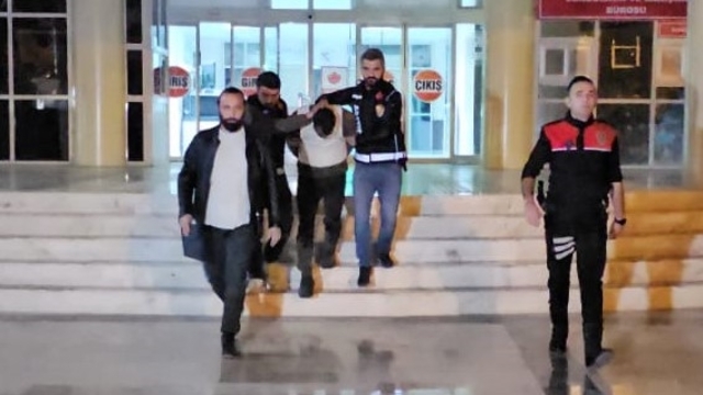 Yalnız yaşayan kadın, boğazından bıçaklanarak öldürüldü (2)