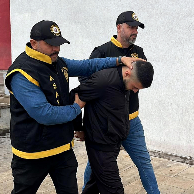 Biber gazı sıkan polise hakaret ettiği anları paylaştı, tutuklandı
