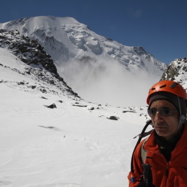 En zor zirvelere tırmanan görme engelli dağcı: Bastığım yerleri tabanımla g...