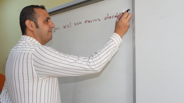 Depremde eşi ve 57 günlük kızını kaybeden Turgay öğretmen: Travmayı atlatmak kolay olmayacak