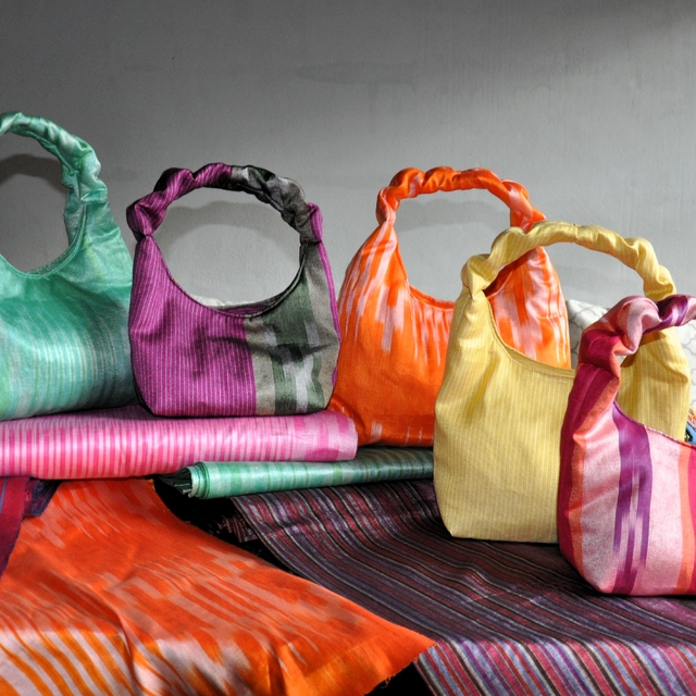 Gaziantep'in tescilli kutnu kumaşından özel tasarımlarla kadın çantası üret...