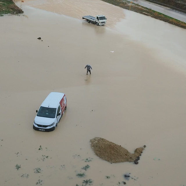 Bursa'yı lodos vurdu; itfaiye 128 ihbara müdahale etti (2)