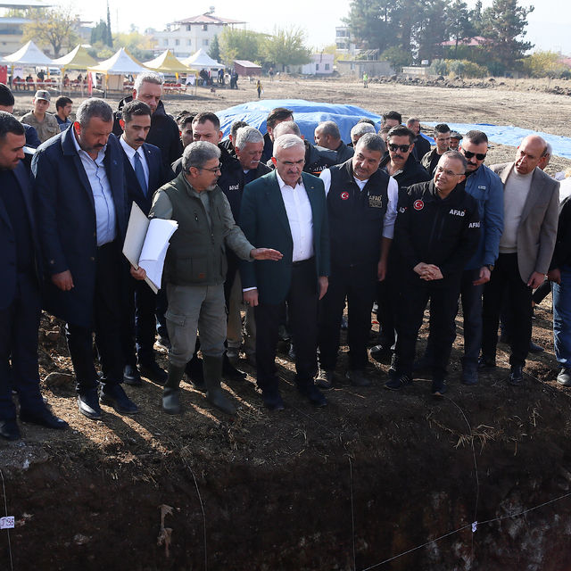 İçişleri Bakan Yardımcısı Karaloğlu, İslahiye'de fay hatları çalışmasını in...