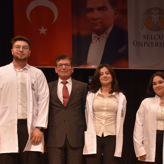 Konya'da 153 diş hekimliği öğrencisi beyaz önlük giydi