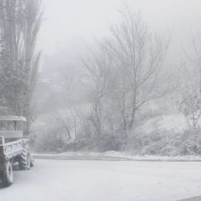 Balıkesir'de kar etkili oldu