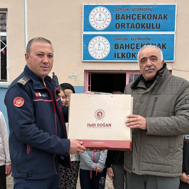 Başkan Doğan'ın Öğretmenler Günü hediyesi Vezirköprü'deki okullara ulaştırı...