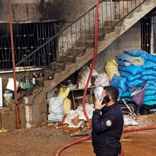 2 katlı evde yangın; anne ile oğlu dumandan etkilendi