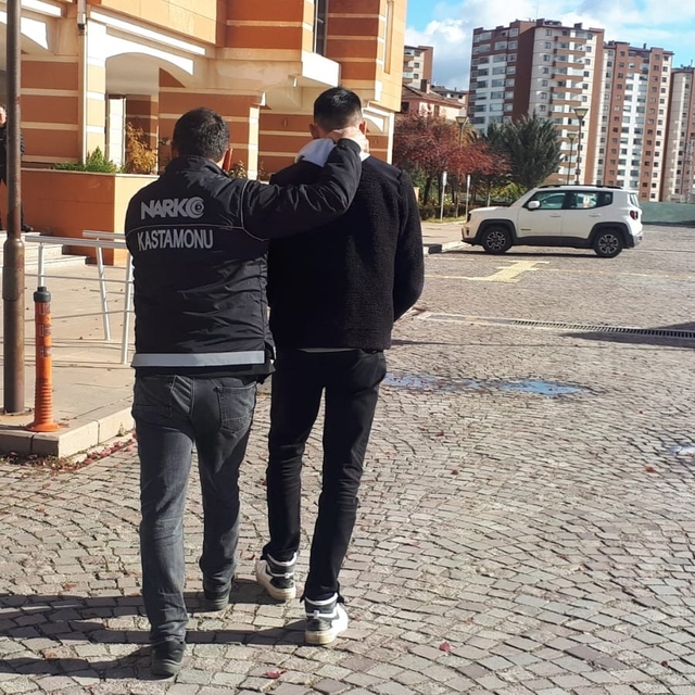 Kastamonu'da aracında uyuşturucu bulunan şüpheli tutuklandı