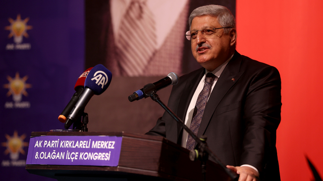 AK Parti Genel Başkan Yardımcısı Demiröz, partisinin Kırklareli'ndeki ilçe kongresinde konuştu:
