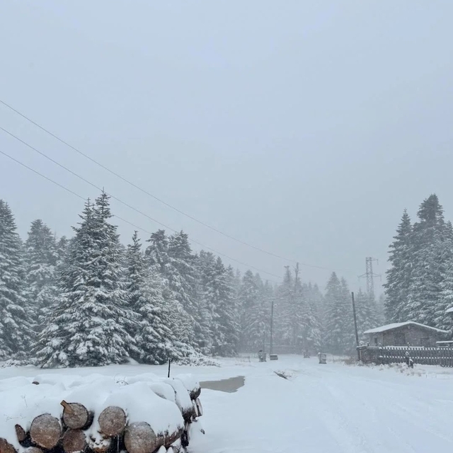 Bursa'da kar; Uludağ'da kar kalınlığı 20 santimetreye ulaştı