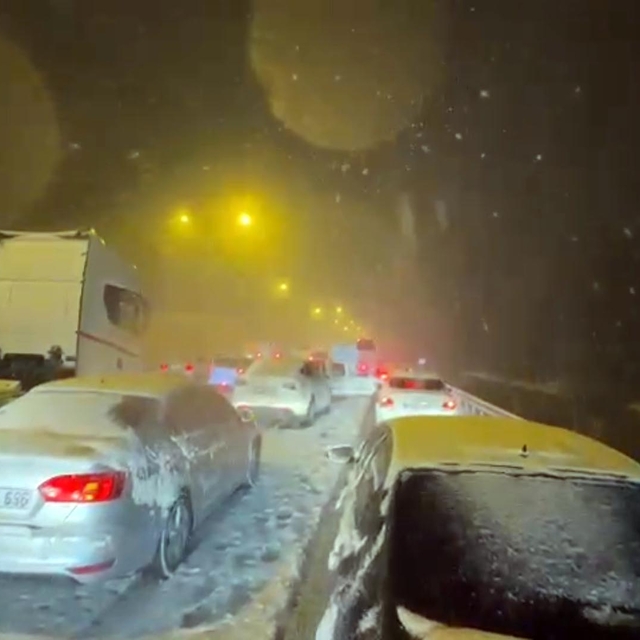 Bolu Dağı geçişinde kar yağışı başladı (3)