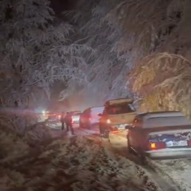 Bursa'da kar; Uludağ'da kar kalınlığı 20 santimetreye ulaştı (2)