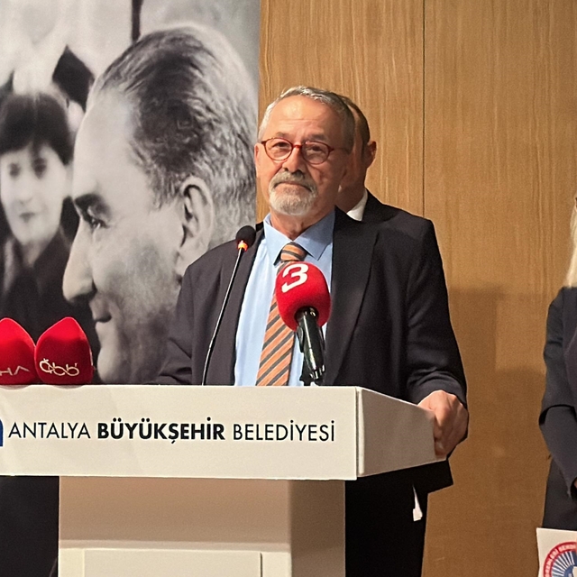 Prof. Dr. Naci Görür'e "Başöğretmen Atatürk Onur Ödülü" verildi