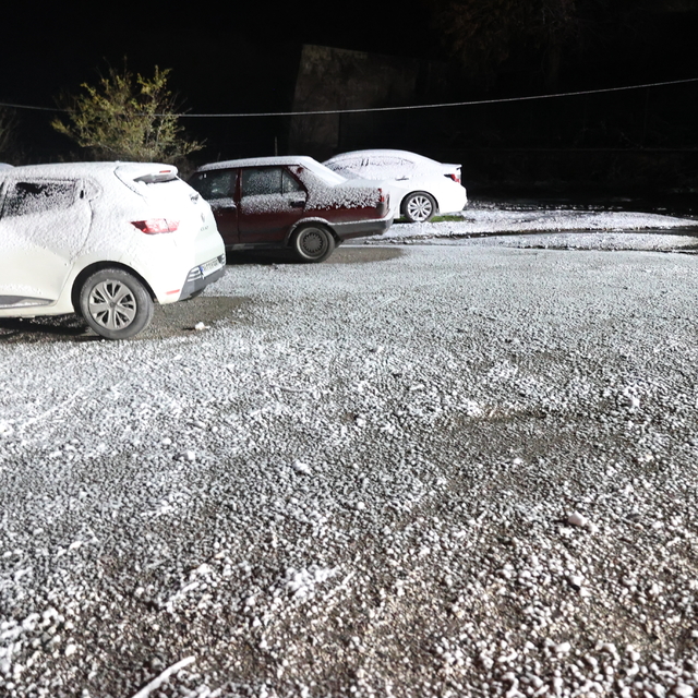 Kırklareli'nin yüksek kesimlerinde kar yağışı başladı