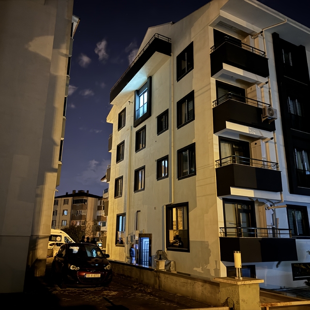 Balıkesir'de bir kadını rehin alan şüpheli polislerce etkisiz hale getirild...