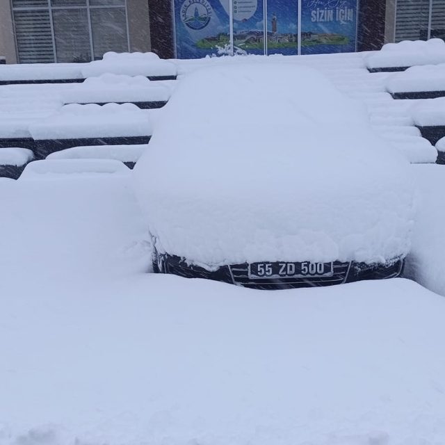 Samsun'a mevisimin ilk karı yağdı