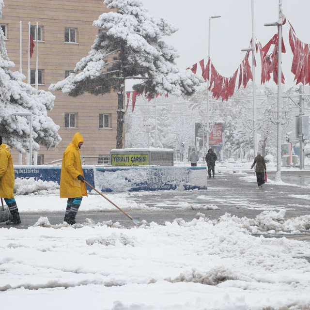 Kayseri kent merkezi, beyaz örtüyle kaplandı