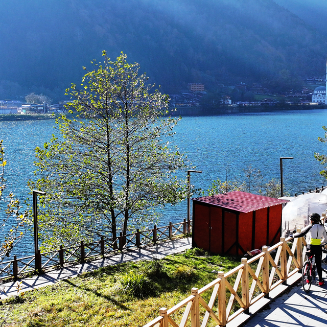 Öğretmen çift turistik rotaları bisikletle geziyor