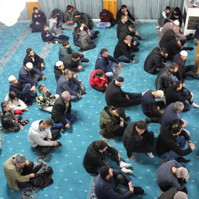 Niğde'de gençler sabah namazında buluştu