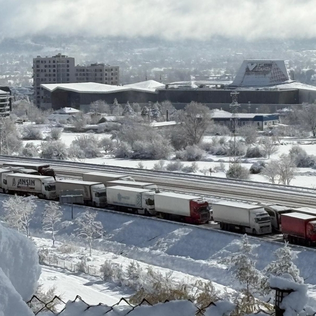 TEM'de hasarlı kazalar nedeniyle trafik durdu