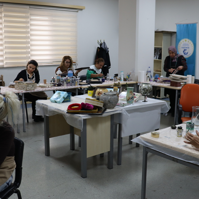 Gaziantep'te atık ürünler dekoratif eşya veya aksesuara dönüşüyor