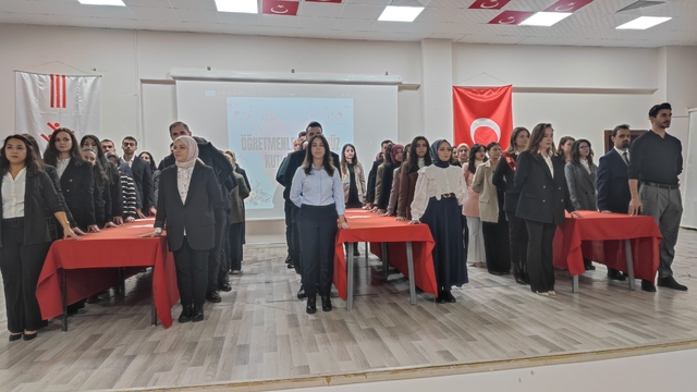 Adilcevaz'da 24 Kasım Öğretmenler Günü kutlandı