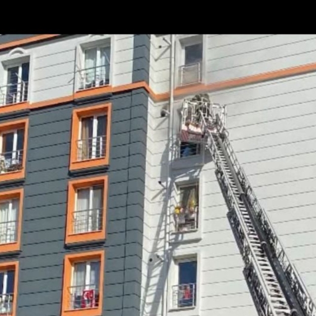 Apartman dairesinde çıkan yangın söndürüldü