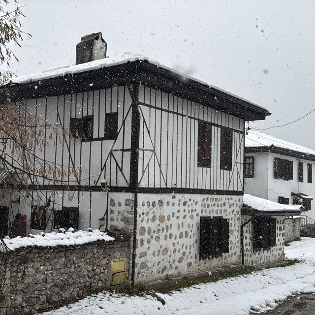 UNESCO kenti Safranbolu'daki tarihi yapılar karla kaplandı