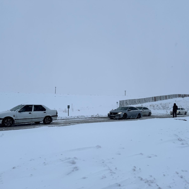 Kayseri Emniyet Müdürlüğünden kar yağışı nedeniyle kapanan yollara ilişkin...
