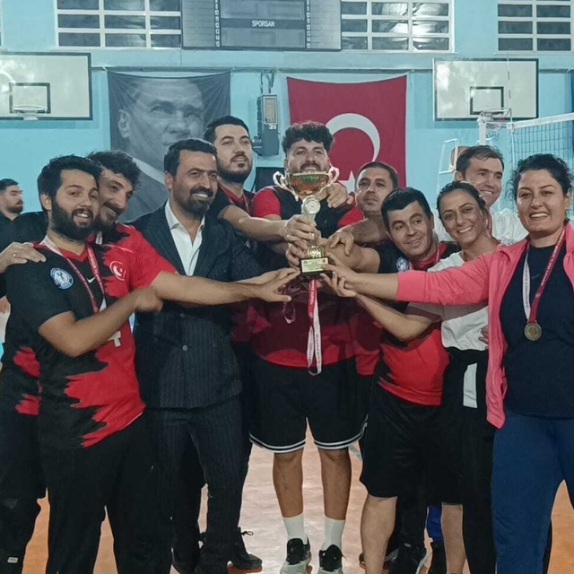 Kozan'da voleybol turnuvası düzenlendi