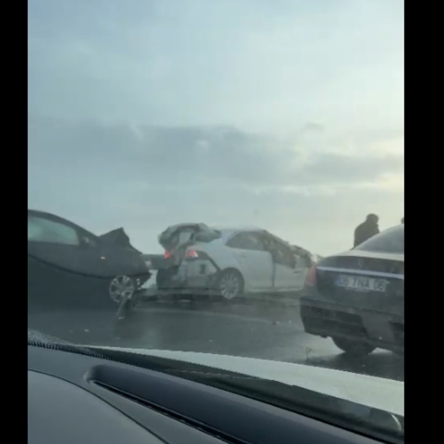 Çorum'da 10 araç zincirleme kazaya karıştı