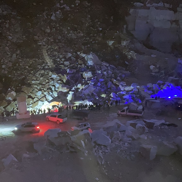 Marmara Adası'nda mermer ocağında oluşan toprak kayması sonucu 1 işçi yaşam...