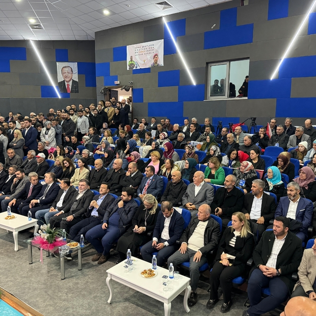 AK Parti Genel Başkan Yardımcısı Dağ, partisinin Buca kongresine katıldı