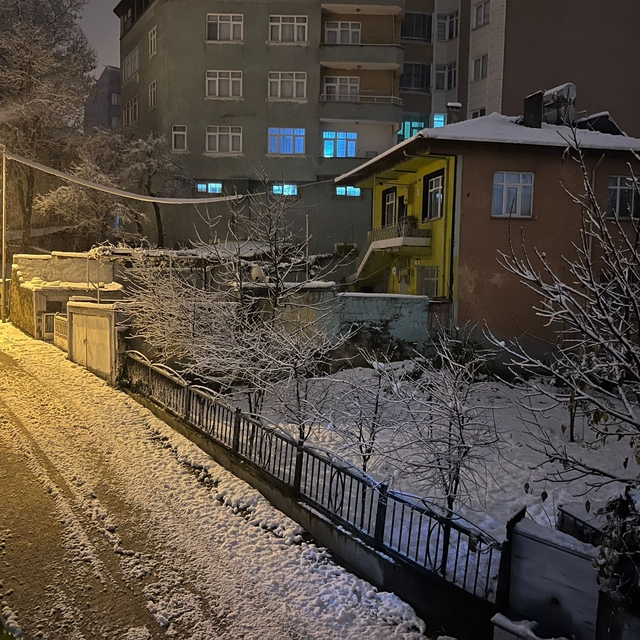 Kavak'a kar yağışı etkili oluyor