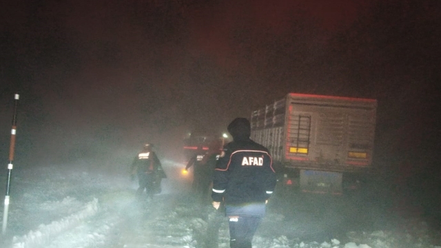 Yolda mahsur kalan kanser hastası AFAD tarafından kurtarıldı