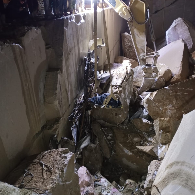 Marmara Adası'ndaki toprak kaymasında göçük altında kalan ikinci kişinin ce...