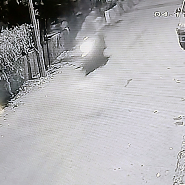 Oto galericinin evi ve otomobiline 7 el ateş edip, 500 bin dolar haraç iste...