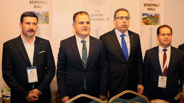 Şemdinli balı 8. Uluslararası Muğla Arıcılık ve Çam Balı Kongresi'nde tanıtıldı