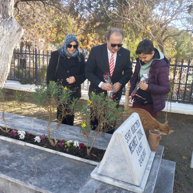 Terör örgütü PKK tarafından şehit edilen öğretmen Mehmet İzdal anıldı