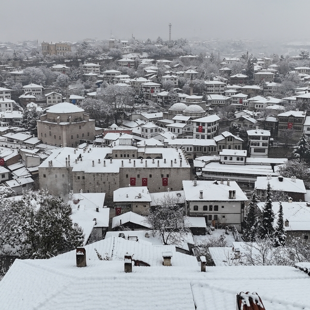 Karabük'te kar yağışı etkili oluyor