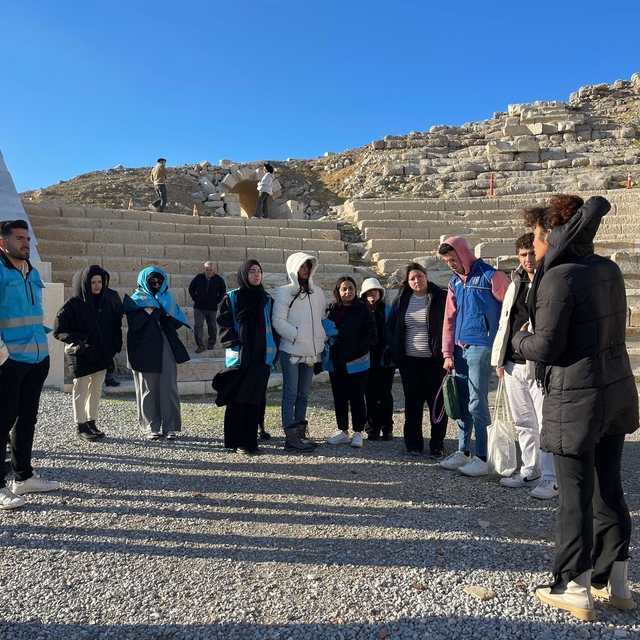 Datça'da gençler çevre temizliği yaptı