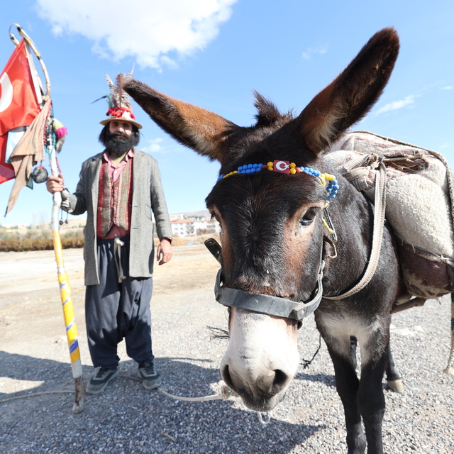 Eski taş ustası gezgin oldu