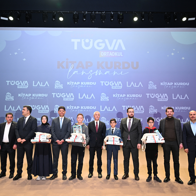 Gaziantep'te TÜGVA'nın düzenlediği "Kitap Kurdu" yarışmasının tanıtımı yapı...