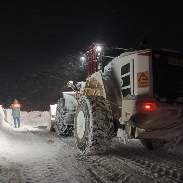 Kayseri'de kardan kapanan 230 mahalle yolu ulaşıma açıldı