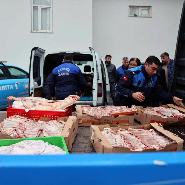 Mersin'de sağlıksız koşullarda taşınan 235 kilogram et bulundu
