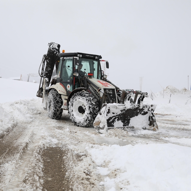 Samsun ve 4 ilde kar nedeniyle 656 köy ve mahalle yolu ulaşıma kapandı