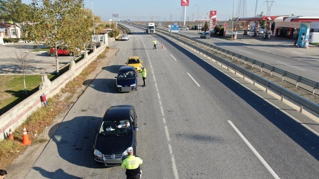 Kırklareli'nde hız ihlali için plakaları sökülen 22 araç trafikten menedildi